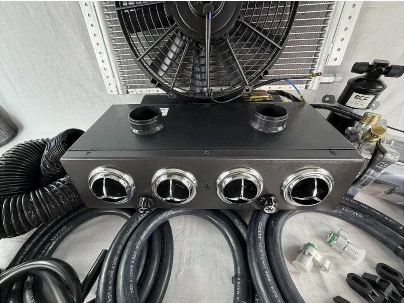 A/C KIT ELECTRIC 12 VOLTS HEAT & COOL 404 WITH 2 AUXILIARY DEFROSTER VENT